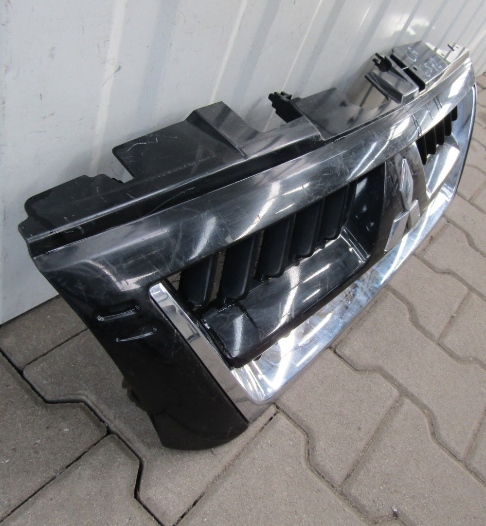 Prednji branik Grill atrapa MITSUBISHI PAJERO 3 III 03-06 LIFT