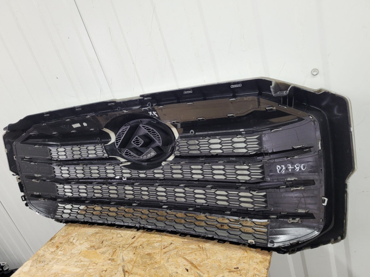 Maska (grill) atrapa MAXUS V90 DELIVER 9 SV63 19-