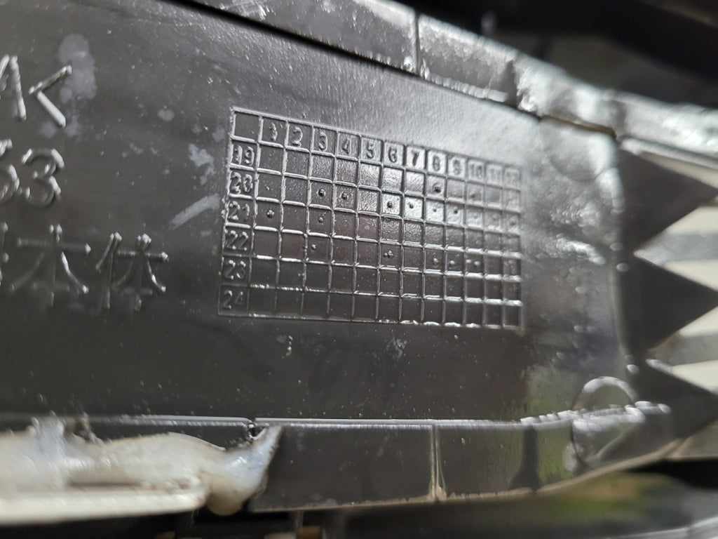 Maska (grill) atrapa MAXUS V90 DELIVER 9 SV63 19-