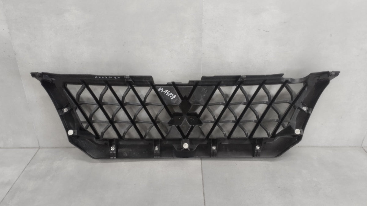 Prednji branik Grill atrapa MITSUBISHI PAJERO SPORT 2002-