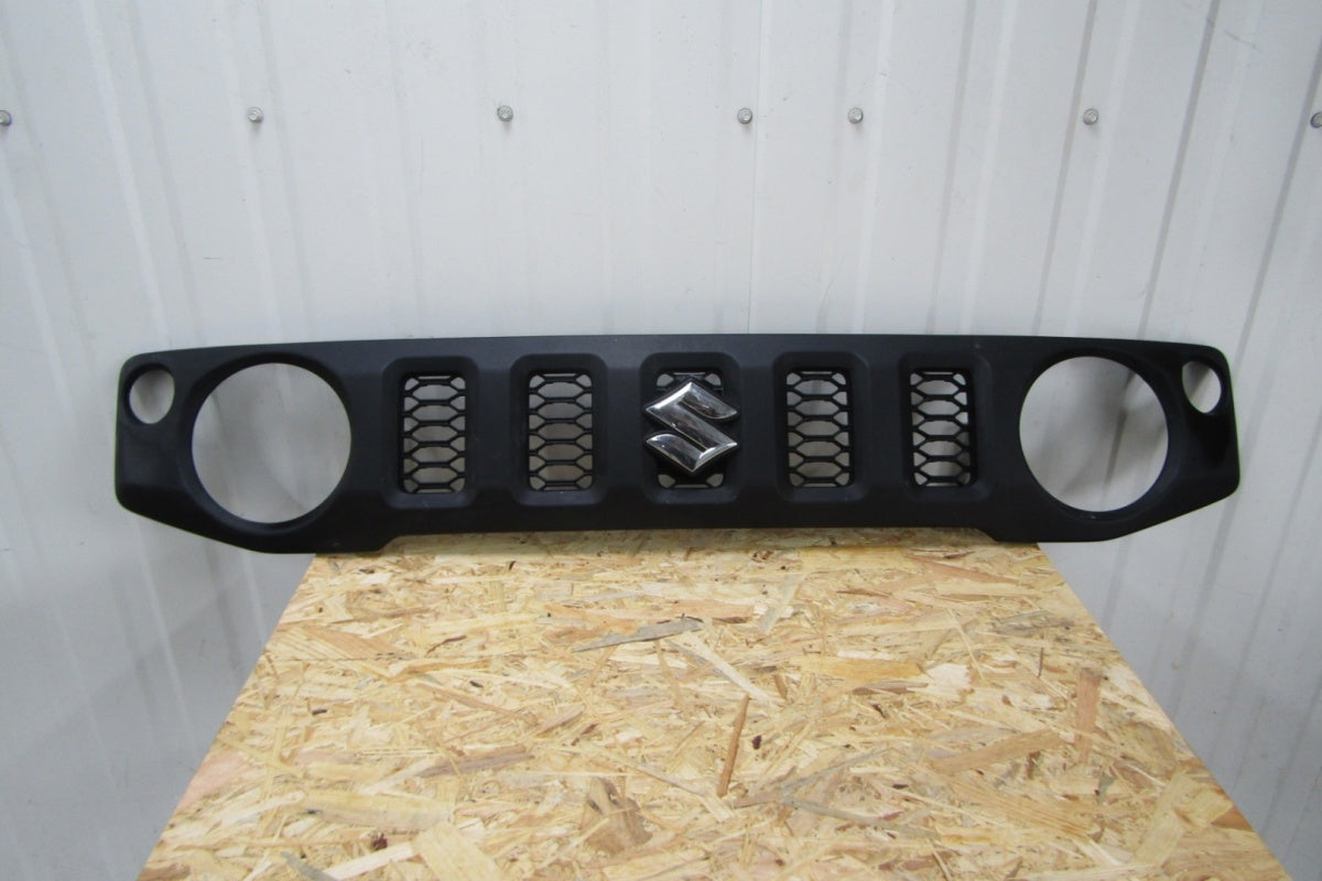 Prednji branik grill maska SUZUKI JIMNY 4 IV 18-