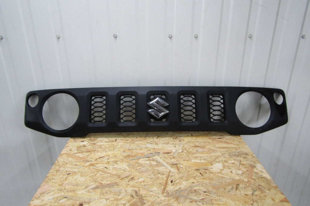 Prednji branik grill maska SUZUKI JIMNY 4 IV 18-