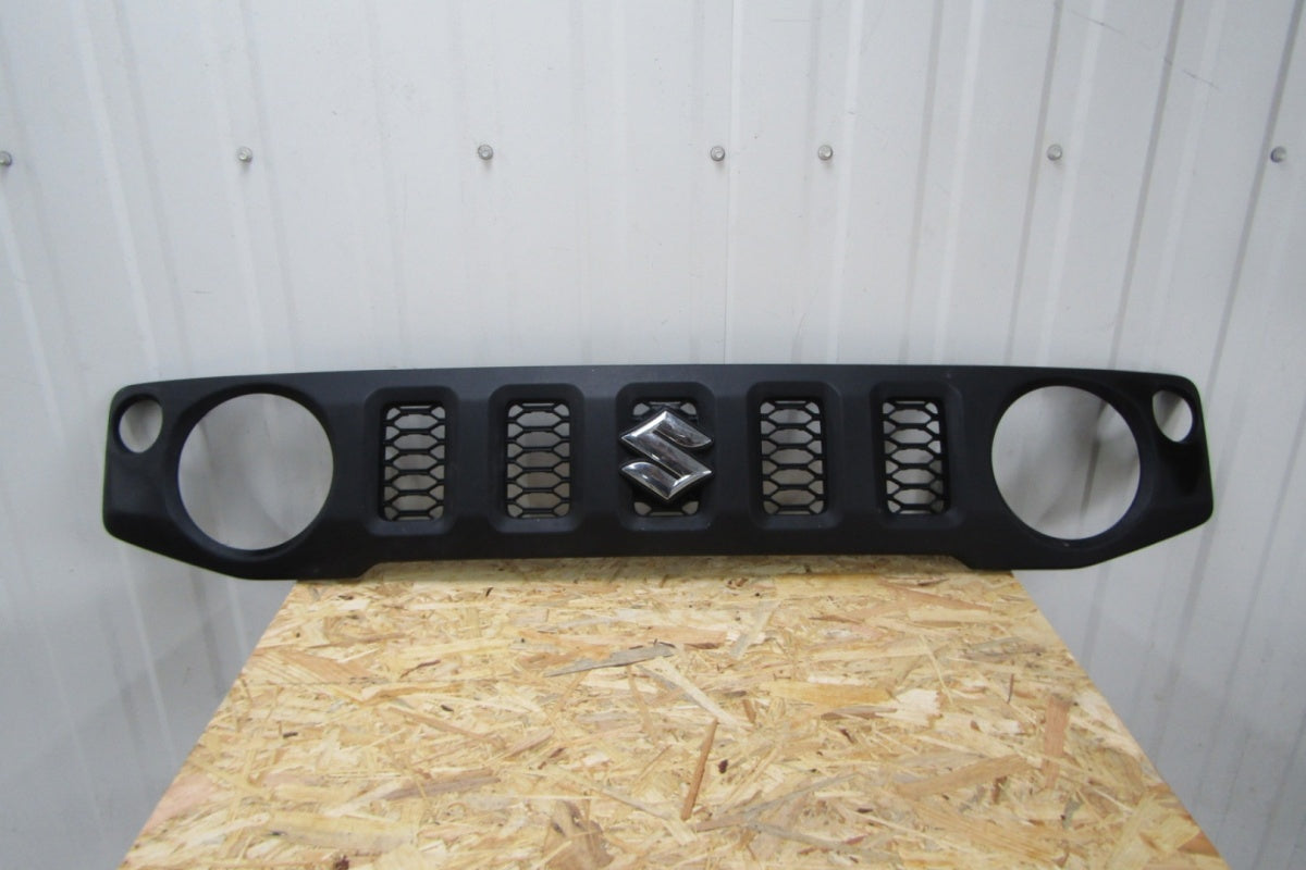 Prednji branik grill maska SUZUKI JIMNY 4 IV 18-