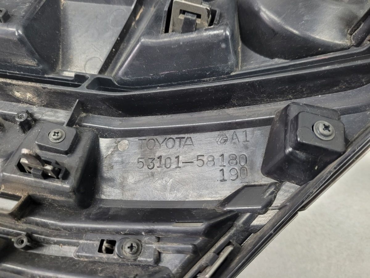 Maska (grill) atrapa zderzaka prednja Toyota Vellfire 08-15