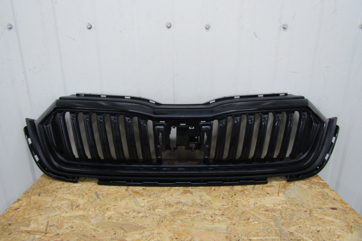 Maska (grill) atrapa zderzaka prednja Skoda Octavia 4 IV 5E3 19-