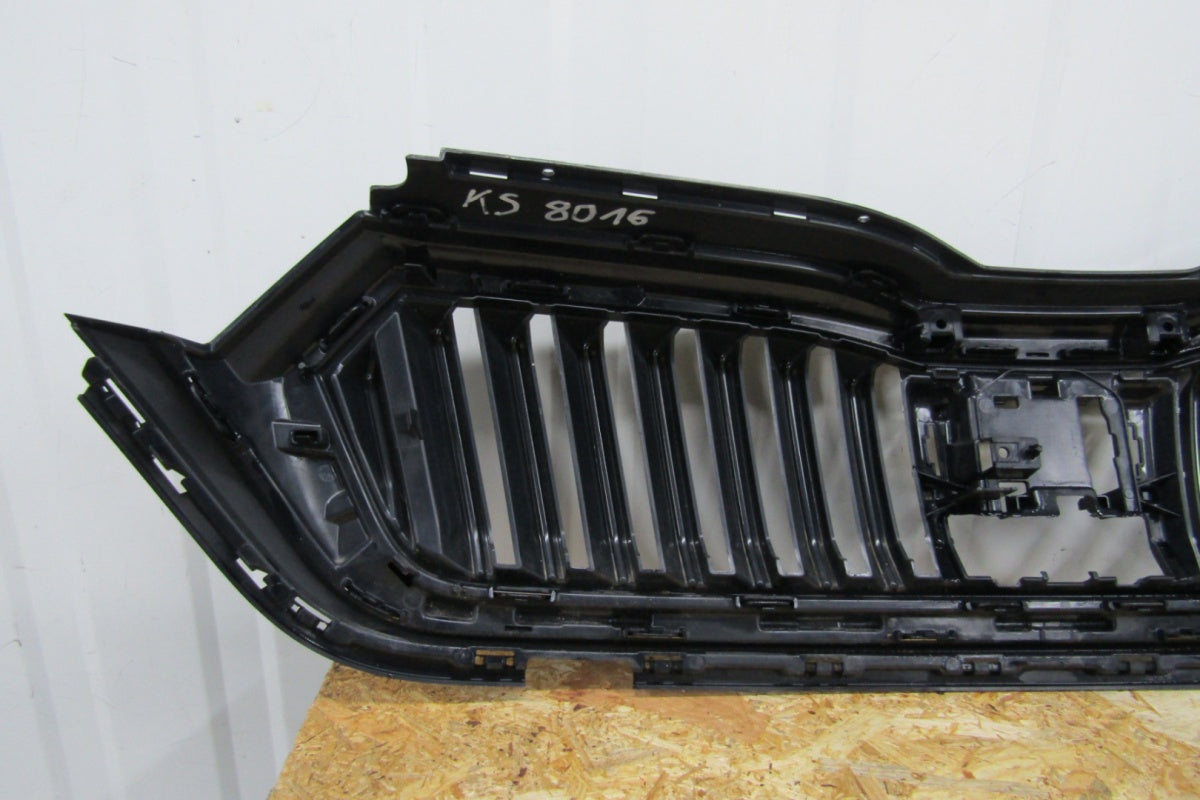 Maska (grill) atrapa zderzaka prednja Skoda Octavia 4 IV 5E3 19-
