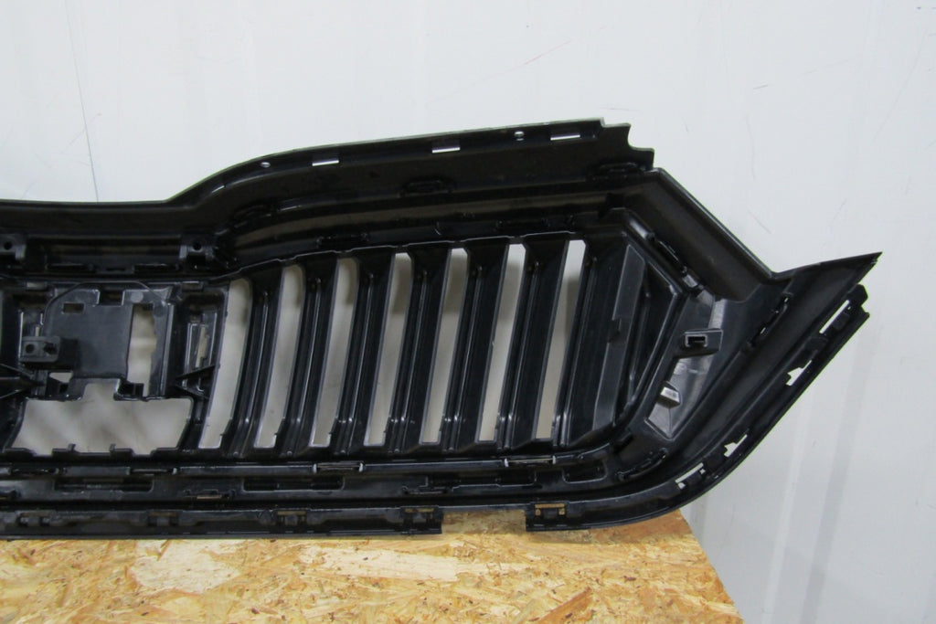 Maska (grill) atrapa zderzaka prednja Skoda Octavia 4 IV 5E3 19-