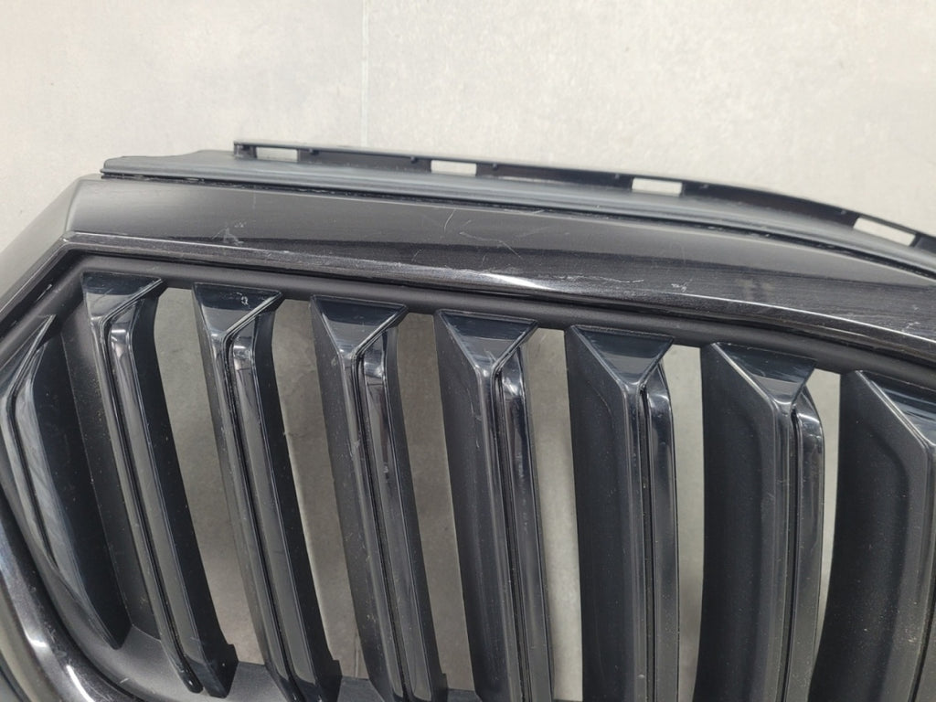 Maska (grill) atrapa zderzaka prednja Skoda Octavia 4 IV 5E3 19-23