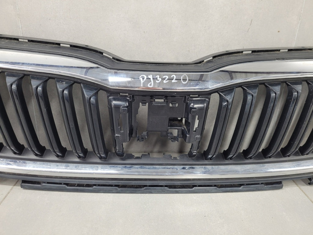 Maska (grill) atrapa zderzaka prednja Skoda Octavia 4 IV 5E3 19-23