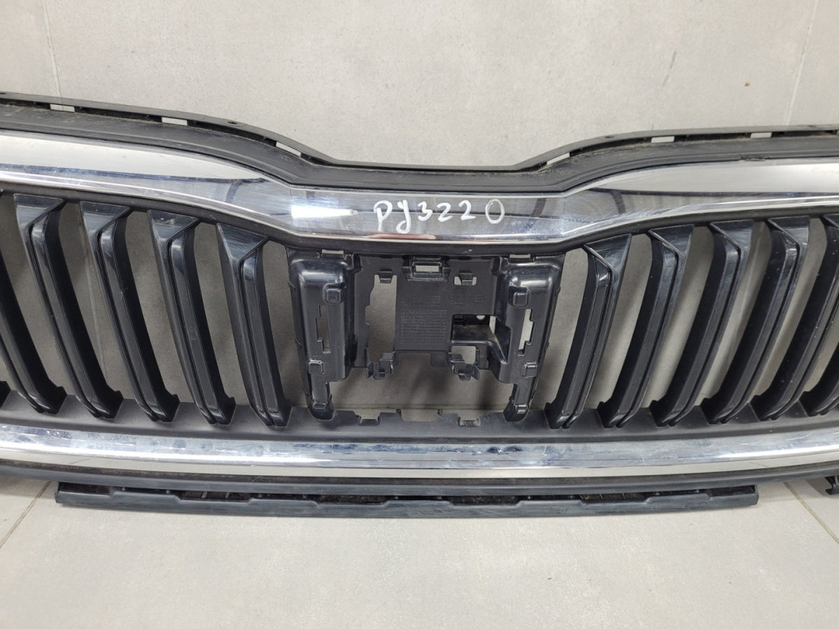 Maska (grill) atrapa zderzaka prednja Skoda Octavia 4 IV 5E3 19-23