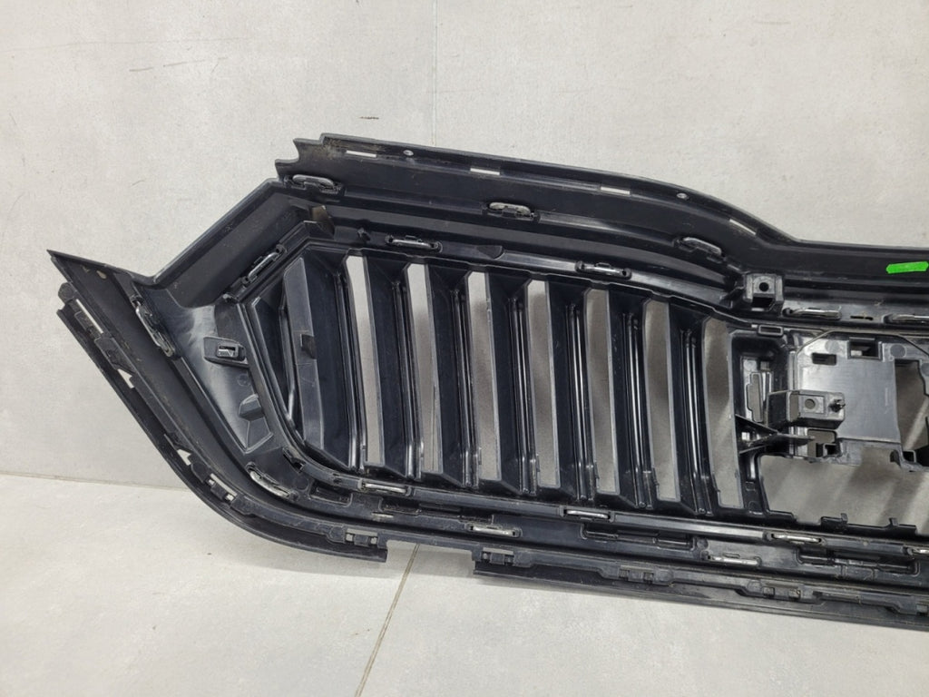 Maska (grill) atrapa zderzaka prednja Skoda Octavia 4 IV 5E3 19-23