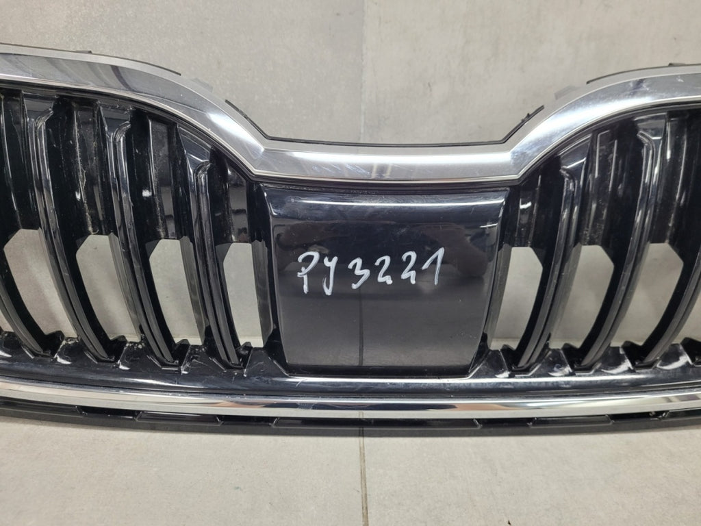 Maska (grill) atrapa zderzaka prednja Skoda Octavia 3 III 5E0 Lift 17-20