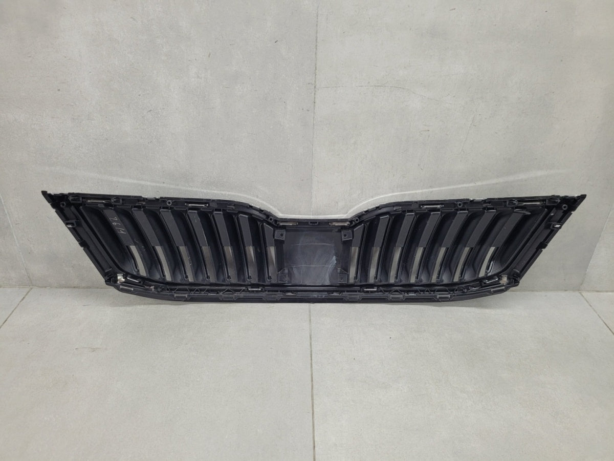 Maska (grill) atrapa zderzaka prednja Skoda Octavia 3 III 5E0 Lift 17-20