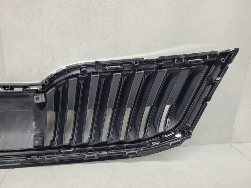 Maska (grill) atrapa zderzaka prednja Skoda Octavia 3 III 5E0 Lift 17-20