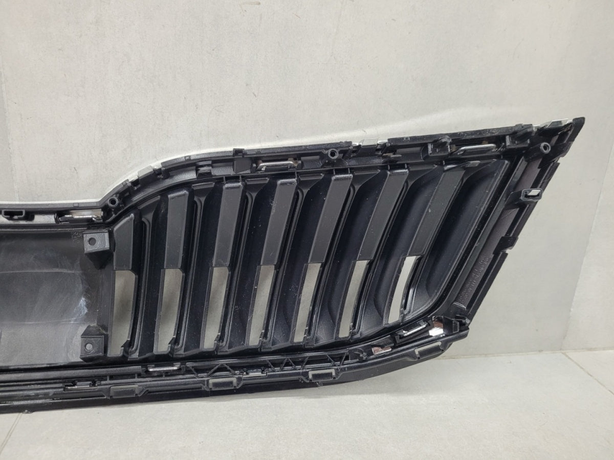 Maska (grill) atrapa zderzaka prednja Skoda Octavia 3 III 5E0 Lift 17-20