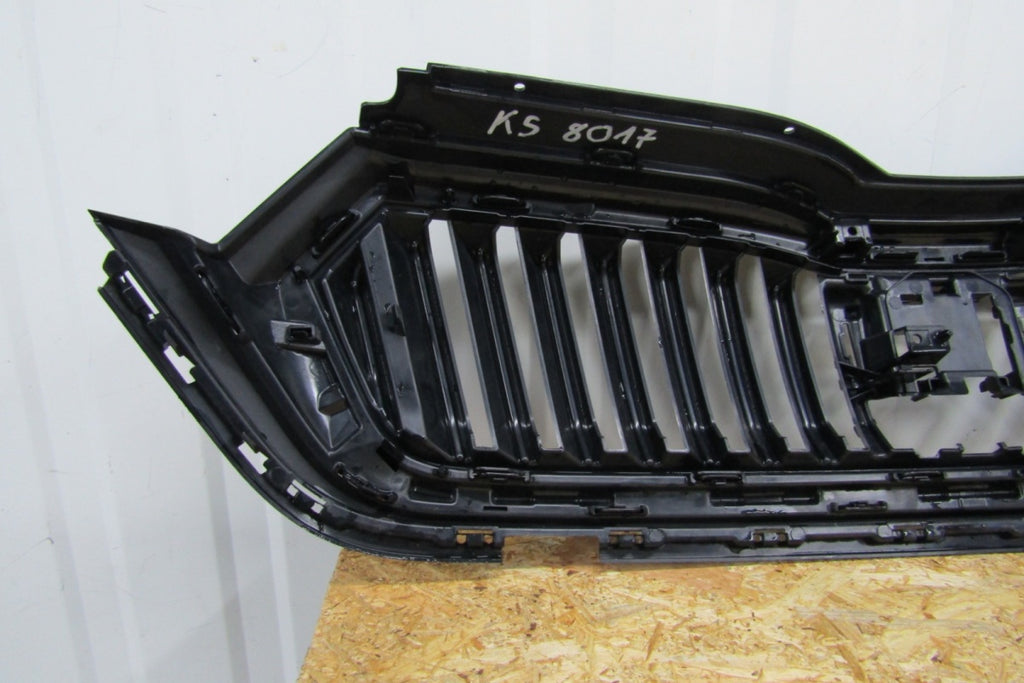 Maska (grill) atrapa zderzaka prednja Skoda Octavia 4 IV 5E3 19-