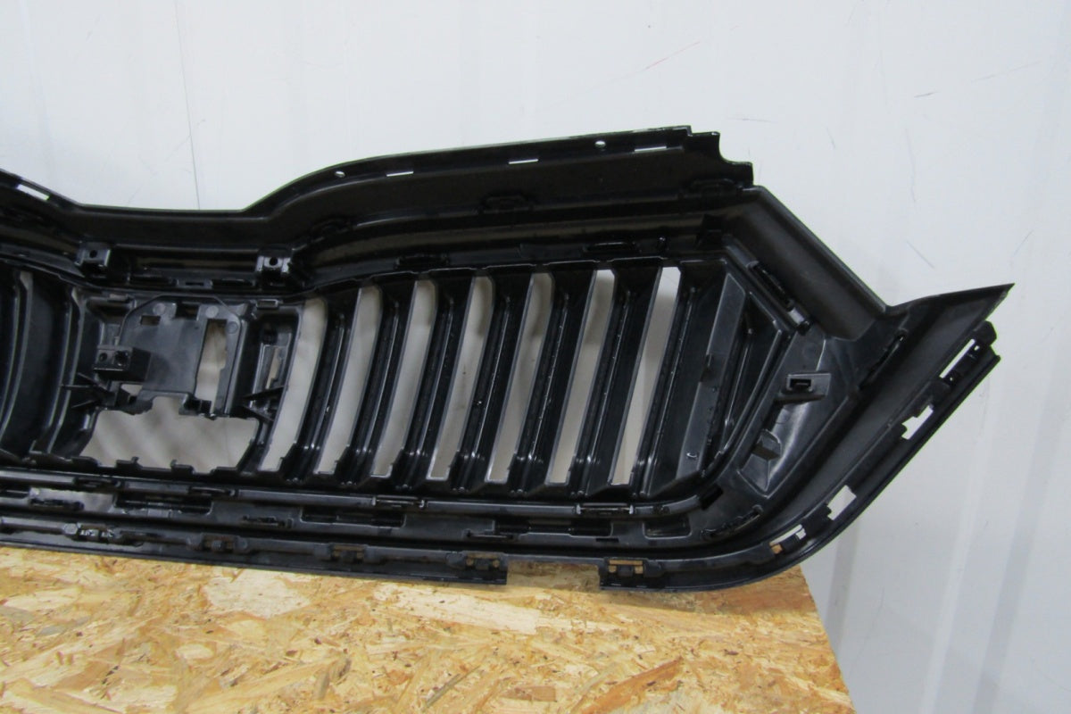 Maska (grill) atrapa zderzaka prednja Skoda Octavia 4 IV 5E3 19-