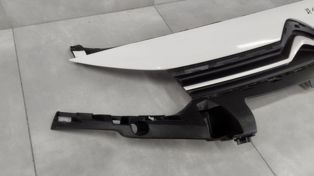 Maska (grill) GRIL KRATKA CITROEN BERLINGO IV 18-26 ATRAPA GRIL CITROEN BERLINGO IV 18-26 9816779080 99899495 OEM OEM