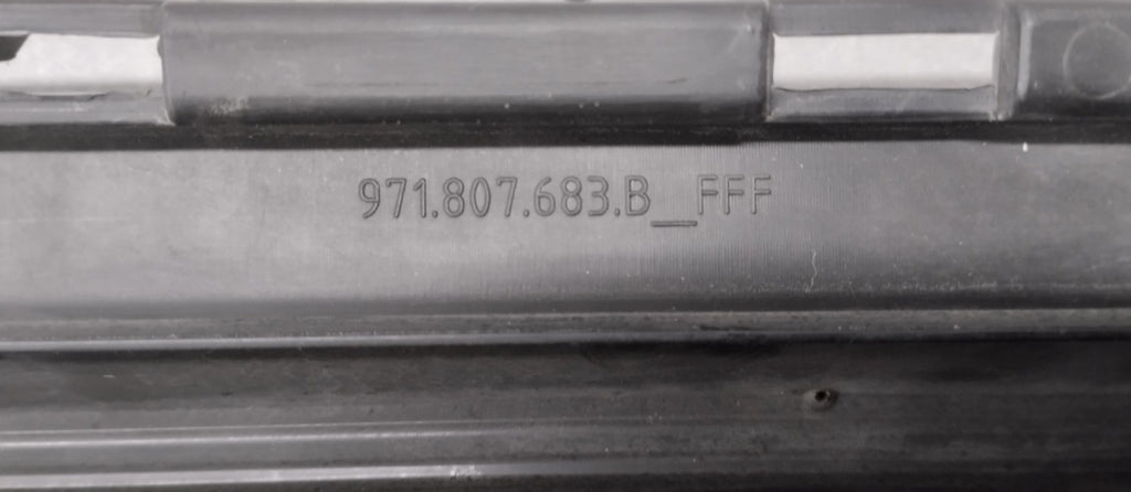 Maska (grill) Kratka zderzaka środkowa Porsche Panamera 971 16-23 / 971807683B