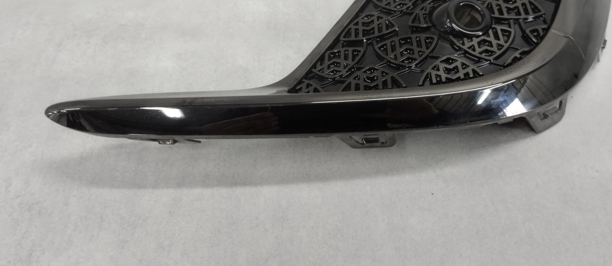 Rešetka EMBLEMAT desna RH MERCEDES MAYBACH EQS SUV X296 OE A2968852602