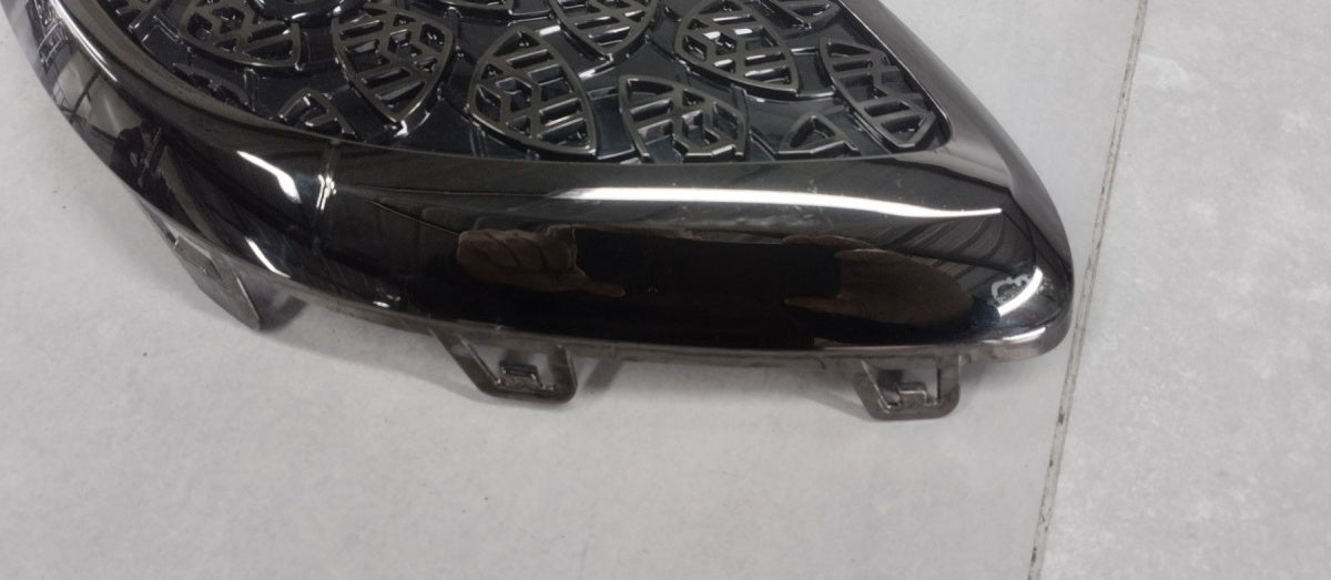 Rešetka EMBLEMAT desna RH MERCEDES MAYBACH EQS SUV X296 OE A2968852602