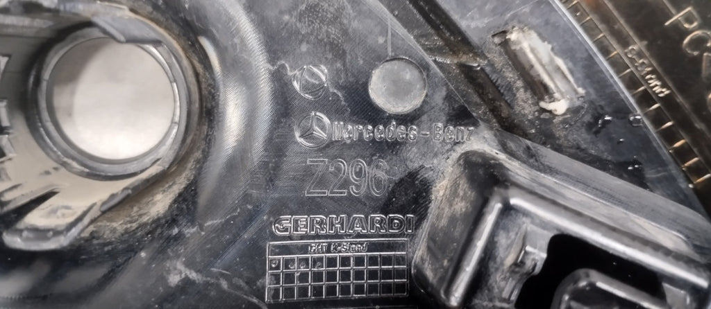 Rešetka EMBLEMAT desna RH MERCEDES MAYBACH EQS SUV X296 OE A2968852602