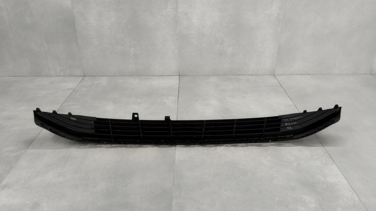 Rešetka branika ŚRODKOWA hrom VW PASSAT B8 GTE 14-19 OEM 3G0853677B