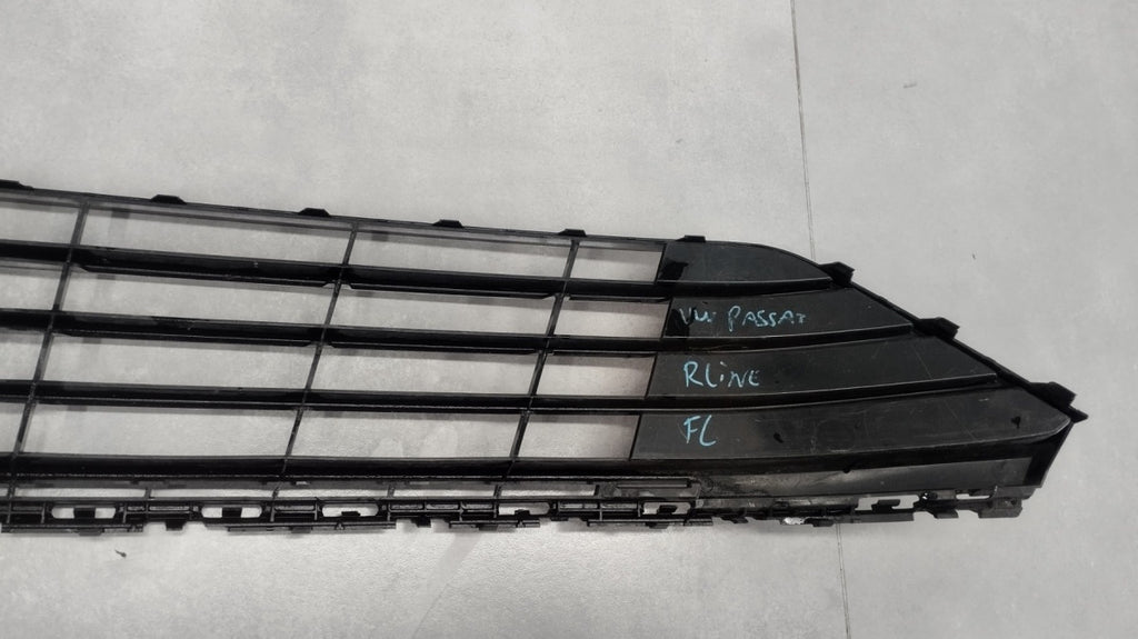 Rešetka branika ŚRODKOWA hrom VW PASSAT B8 GTE 14-19 OEM 3G0853677B