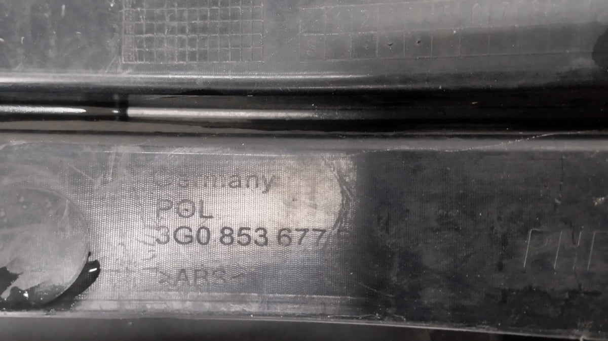 Rešetka branika ŚRODKOWA hrom VW PASSAT B8 GTE 14-19 OEM 3G0853677B