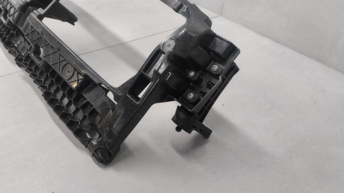 Usmjerivač zraka stelaż wlot BMW 4 G22 20- 18715610