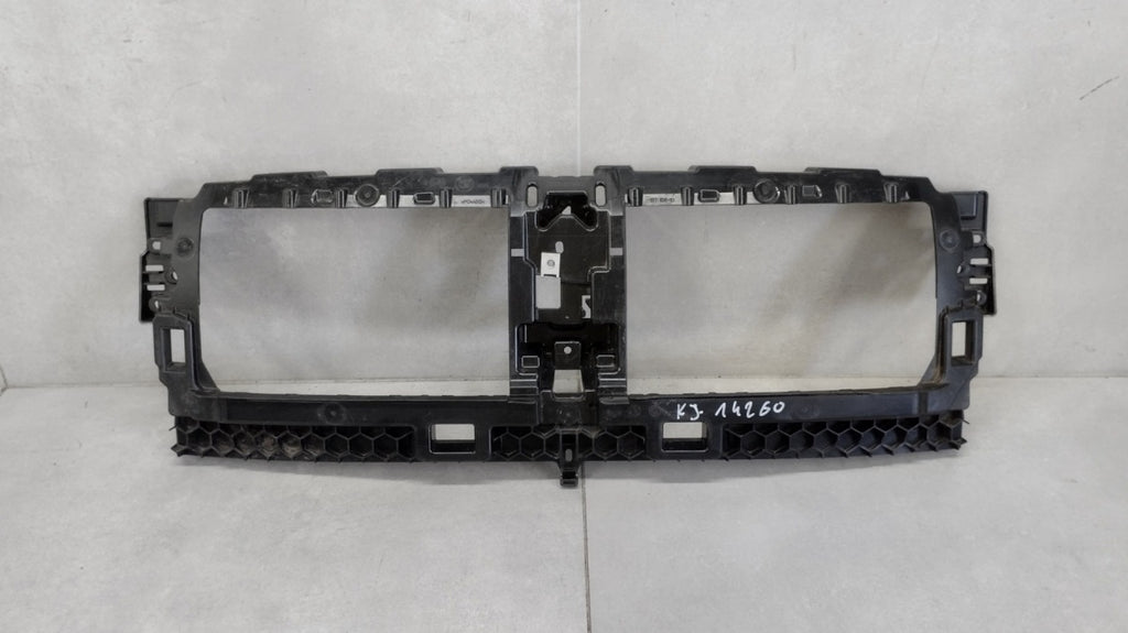 Maska (grill) Mocowanie pasa stelaż a kierownica wlot powietrza BMW 4 G26