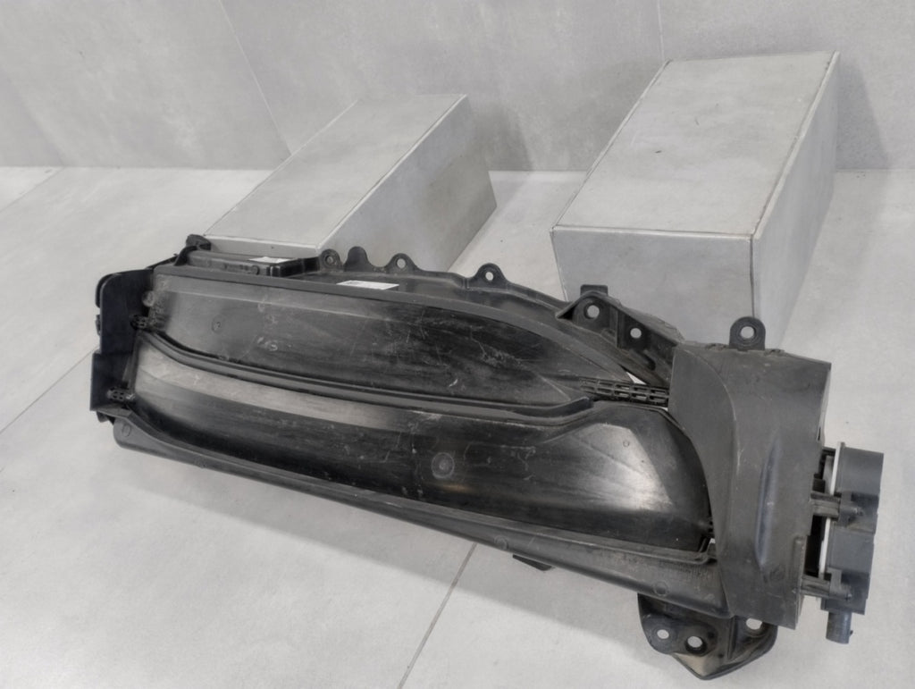 Volan roleta żaluzja powietrza desni Porsche Taycan 9J1 19-