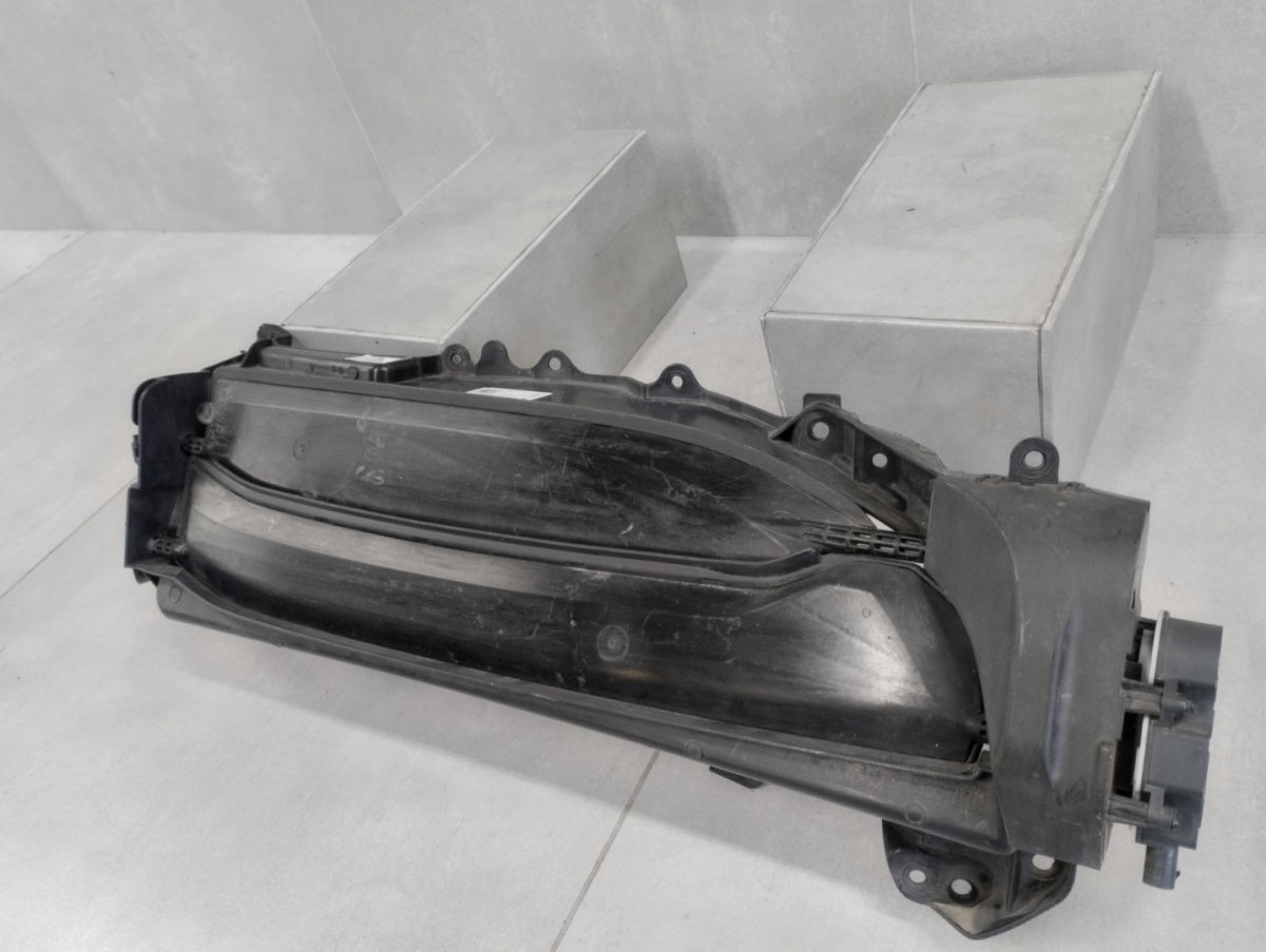 Volan roleta żaluzja powietrza desni Porsche Taycan 9J1 19-