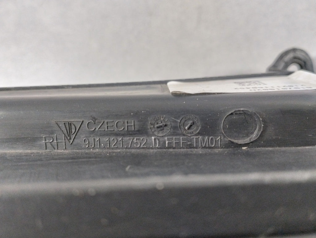 Volan roleta żaluzja powietrza desni Porsche Taycan 9J1 19-