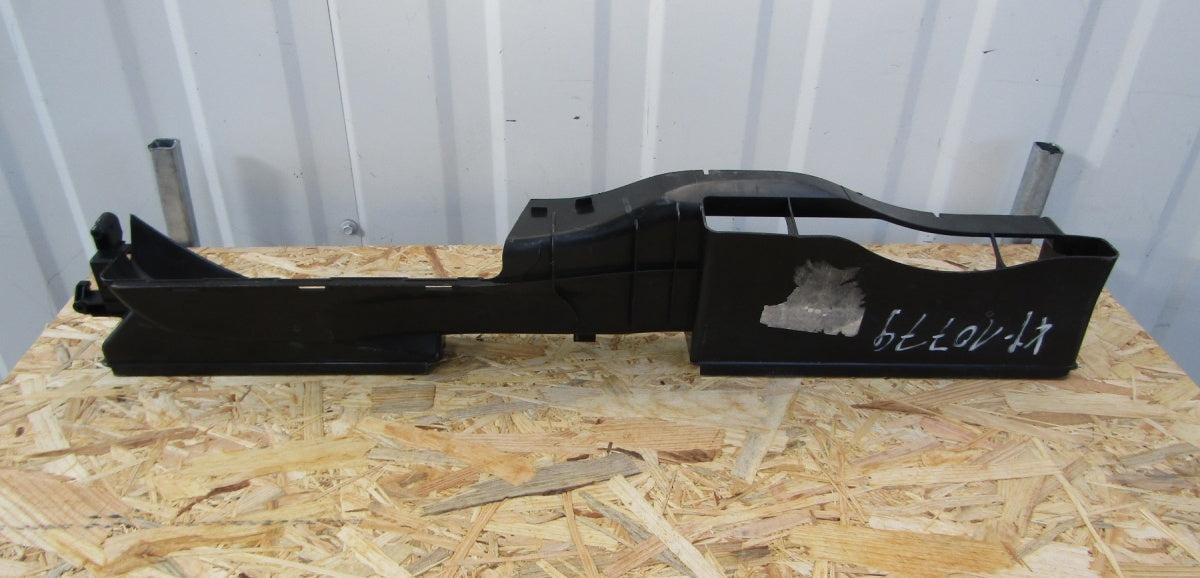Wlot powietrza desni VW AUDI SKODA 5Q0127254B
