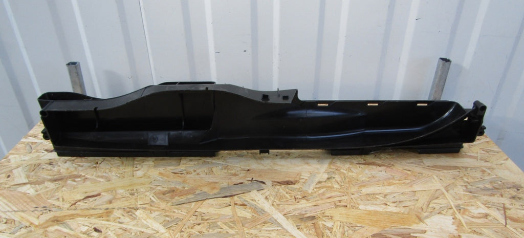 Wlot powietrza desni VW AUDI SKODA 5Q0127254B