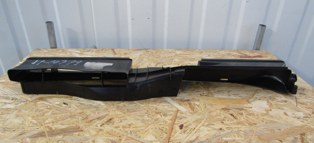 Wlot powietrza desni VW AUDI SKODA 5Q0127254B