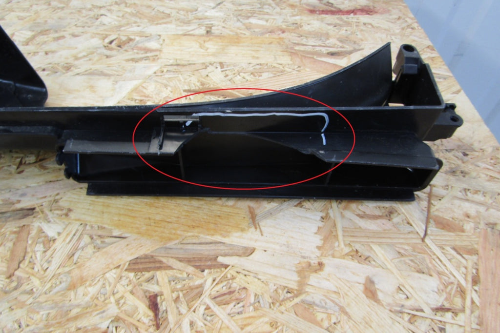 Wlot powietrza desni VW AUDI SKODA 5Q0127254B