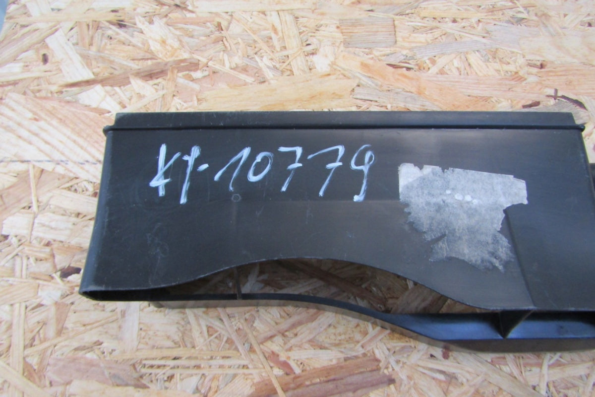 Wlot powietrza desni VW AUDI SKODA 5Q0127254B