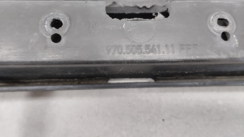 Rešetka ŚRODKOWA ZDERZAKA PRZEDNIEGO PORSCHE PANAMERA 970 LIFT 97050554111
