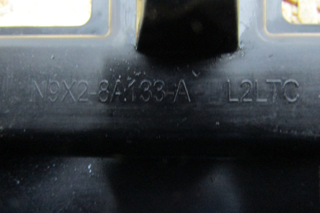 Rešetka ŚRODKOWA ZDERZAKA LAND ROVER SPORT III L461 N9X2-8A133-A