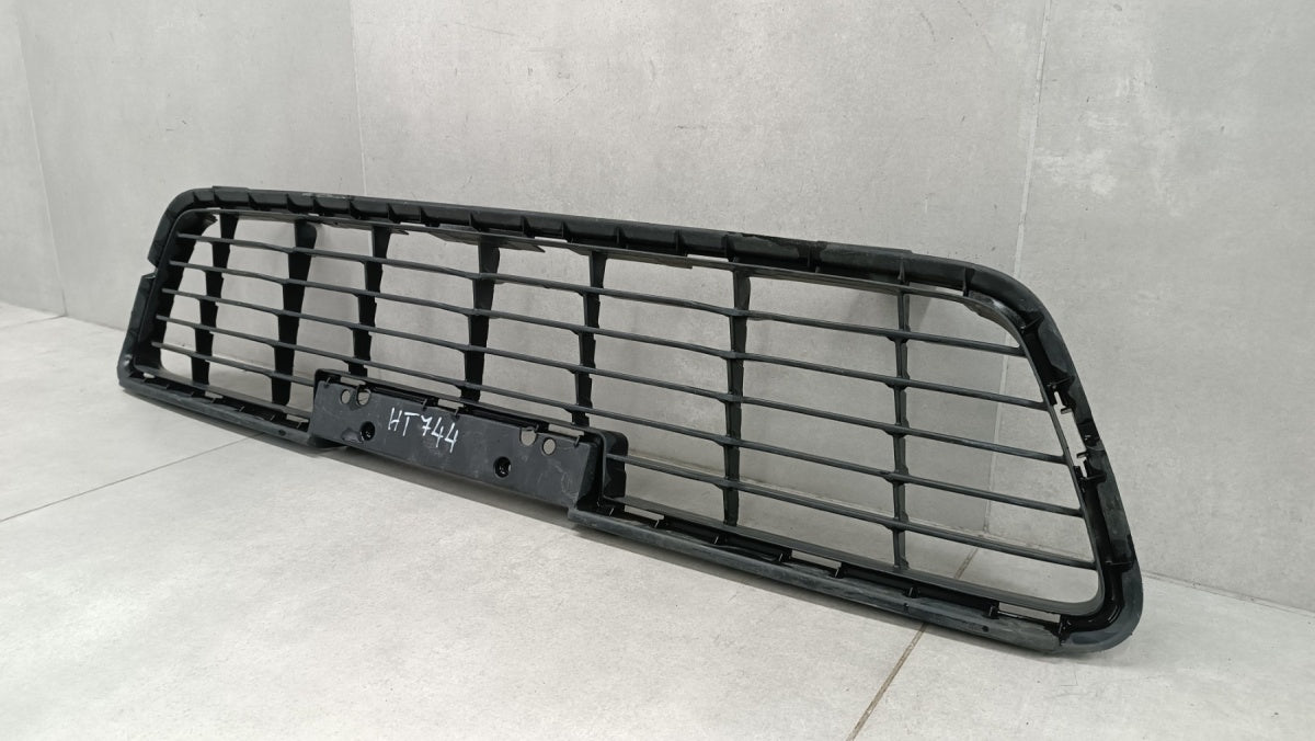 Maska (grill) Kratka Toyota Hilux 8 VIII 15-18