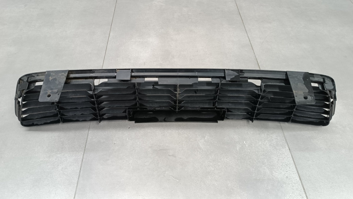 Maska (grill) Kratka Toyota Hilux 8 VIII 15-18