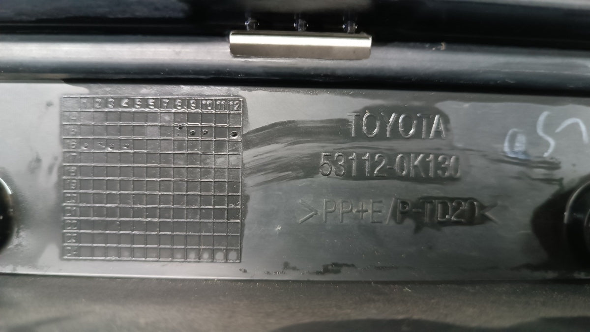 Maska (grill) Kratka Toyota Hilux 8 VIII 15-18