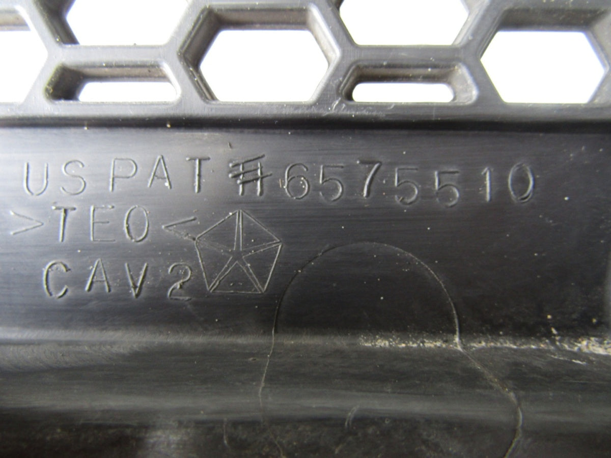 Maska (grill) kratka belka zderzaka Chrysler Voyager Caravan 08-12