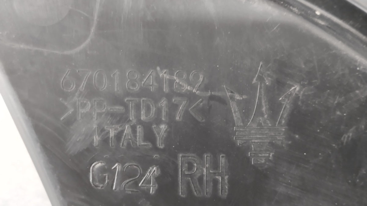 Rešetka WLOTU ZDERZAKA desna prednja MASERATI GRECALE 22-26 OEM 670184189
