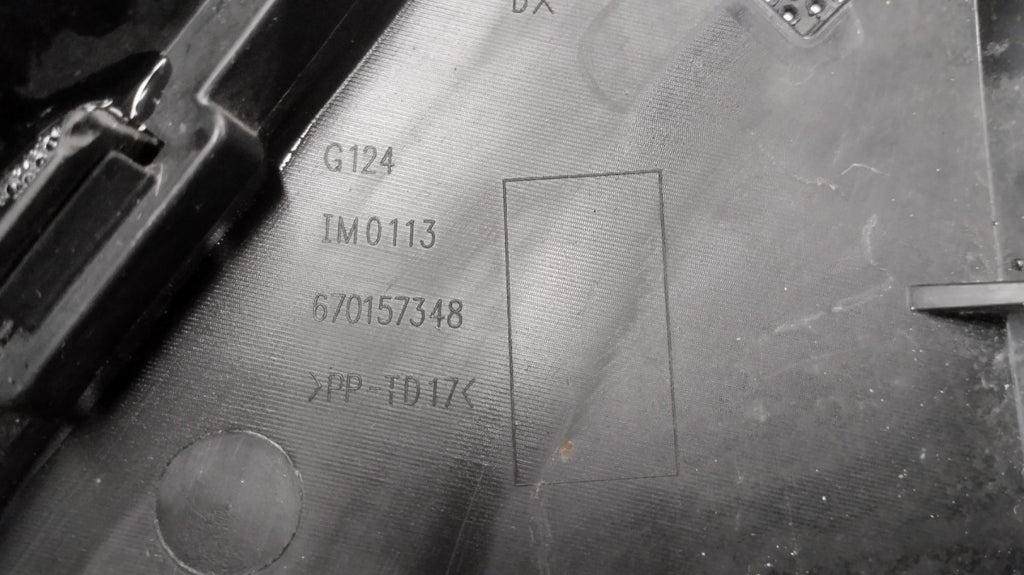Rešetka WLOTU ZDERZAKA desna prednja MASERATI GRECALE 22-26 OEM 670184189
