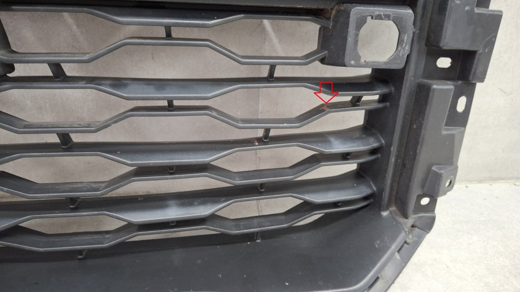 Rešetka środkowa zderzaka prednja prednja Mitsubishi L200 V 5 Lift 19-