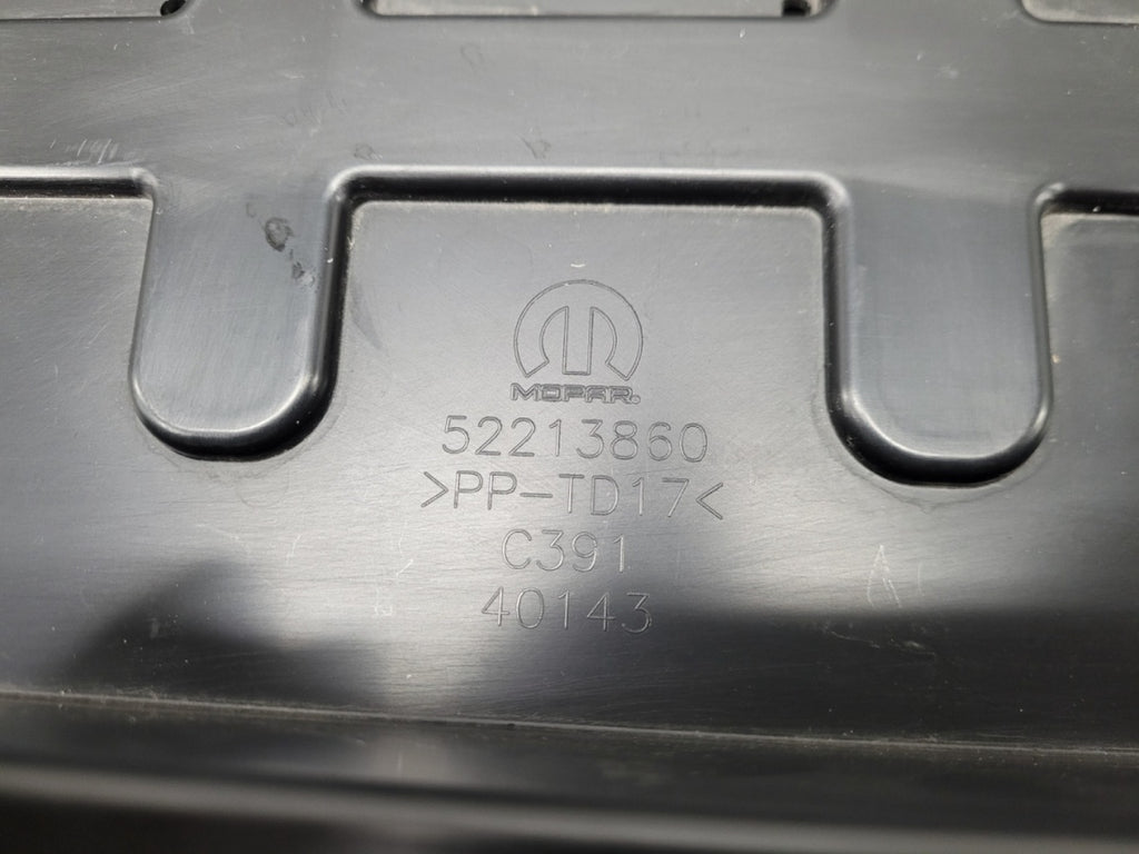Prednji branik Osłona plyta podłoga pod Fiat 600 23-