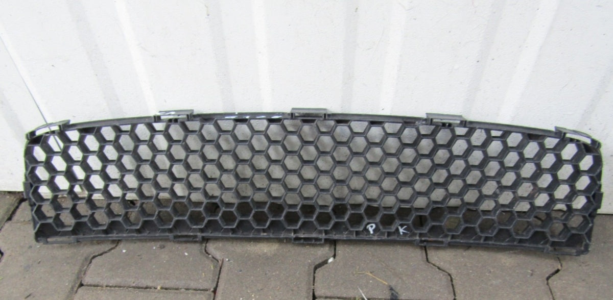 Prednji branik Kratka zaślepka środkowa środek TOYOTA YARIS SR 05-